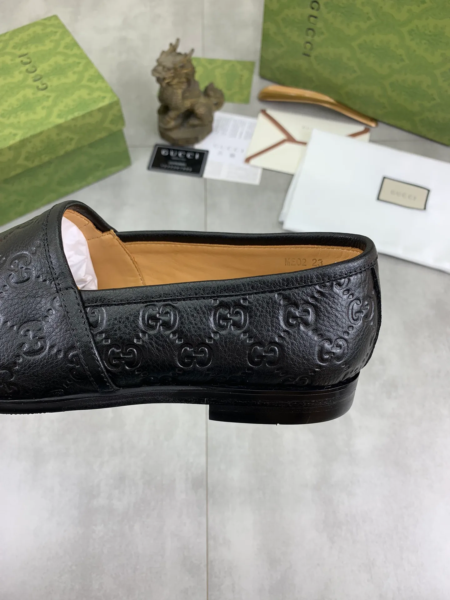Men's Men's Shoes 💰P500💰【New Style】Water-dyed Niuli Gucci's most popular selection of lazy slip-on leather shoes (Gucci) official website latest Gucci lazy leather shoes, hot style 💥 simple and elegant style, exclusive for trendy men. Unique official website latest brand original double G embossing Elements 👑 Original Gucci decoration, fashionable and elegant, fabric original calfskin ✅ fully imported first-layer cowhide lining, official website designated wear-resistant, rubber business outsole, classic model taken at the counter in real life 🎬38-44 Various colors available